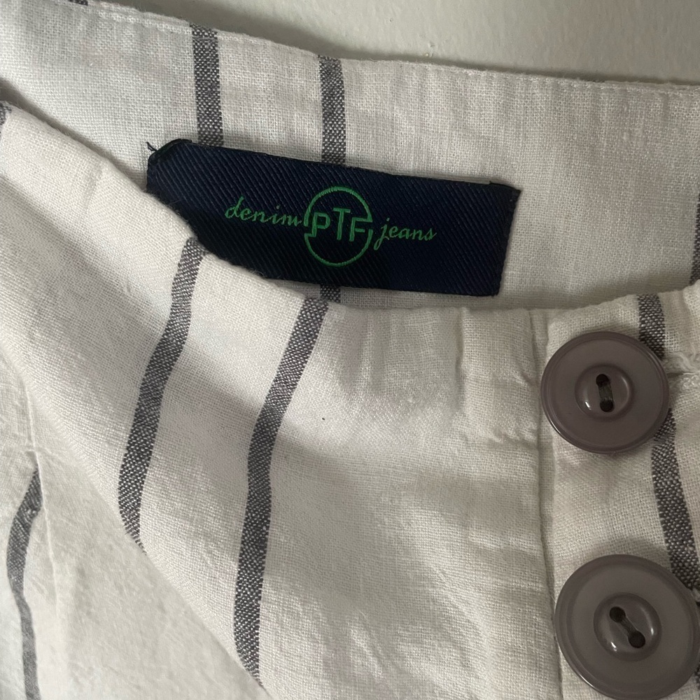 ☀️Women’s White Striped Cotton Pleated Shorts - Picture 3 of 4
